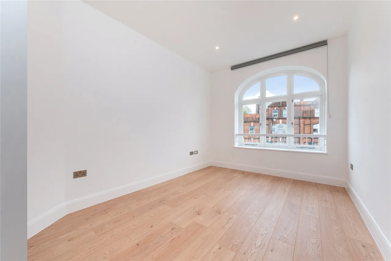 Lee High Road, London, SE13, photo 2