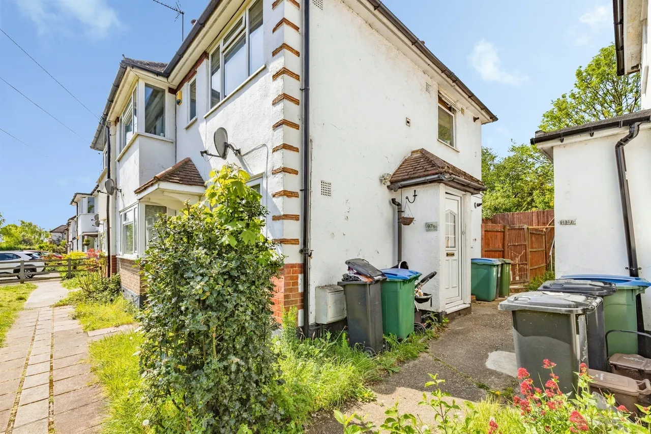 2 bed flat for sale — Courtlands Drive, Watford