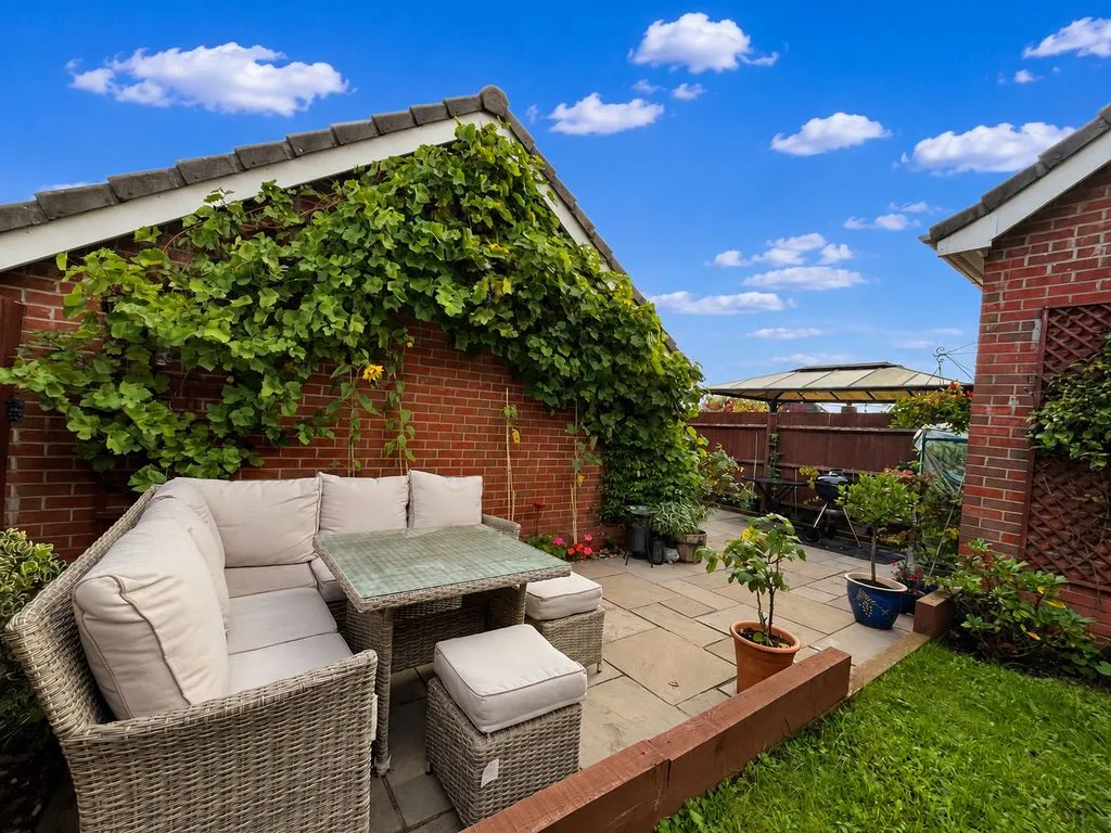 Tulip Grove, Streetly, B74, photo 22