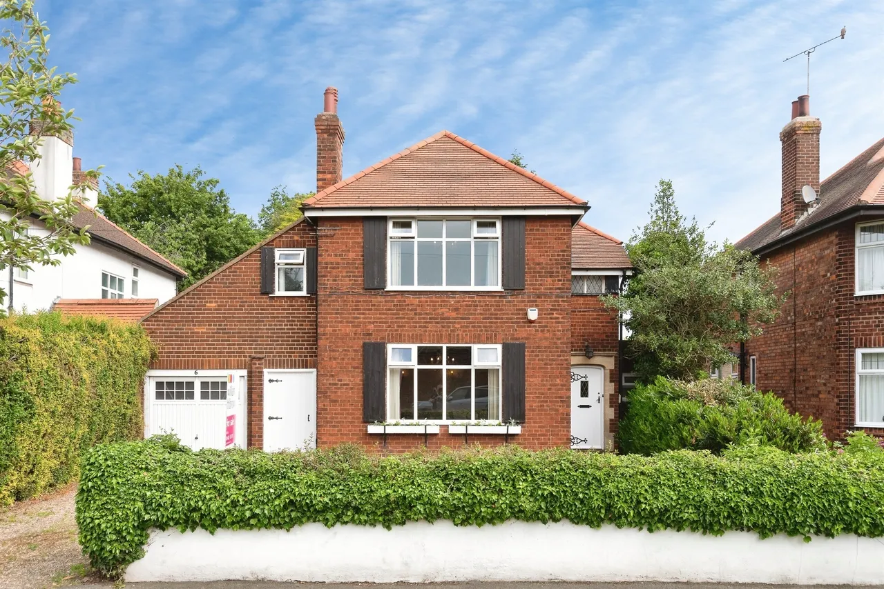 4 bed house for sale — West End Road, COTTINGHAM