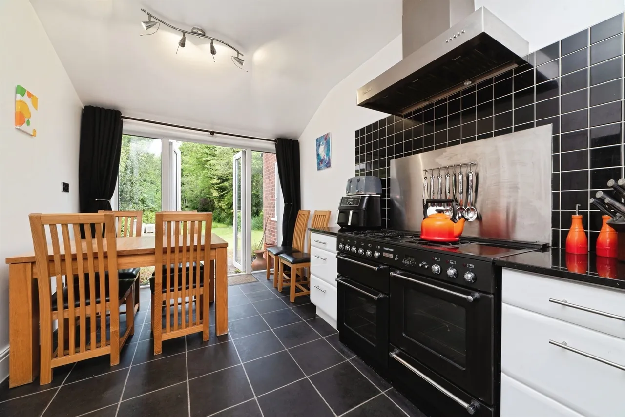 West End Road, COTTINGHAM, photo 2