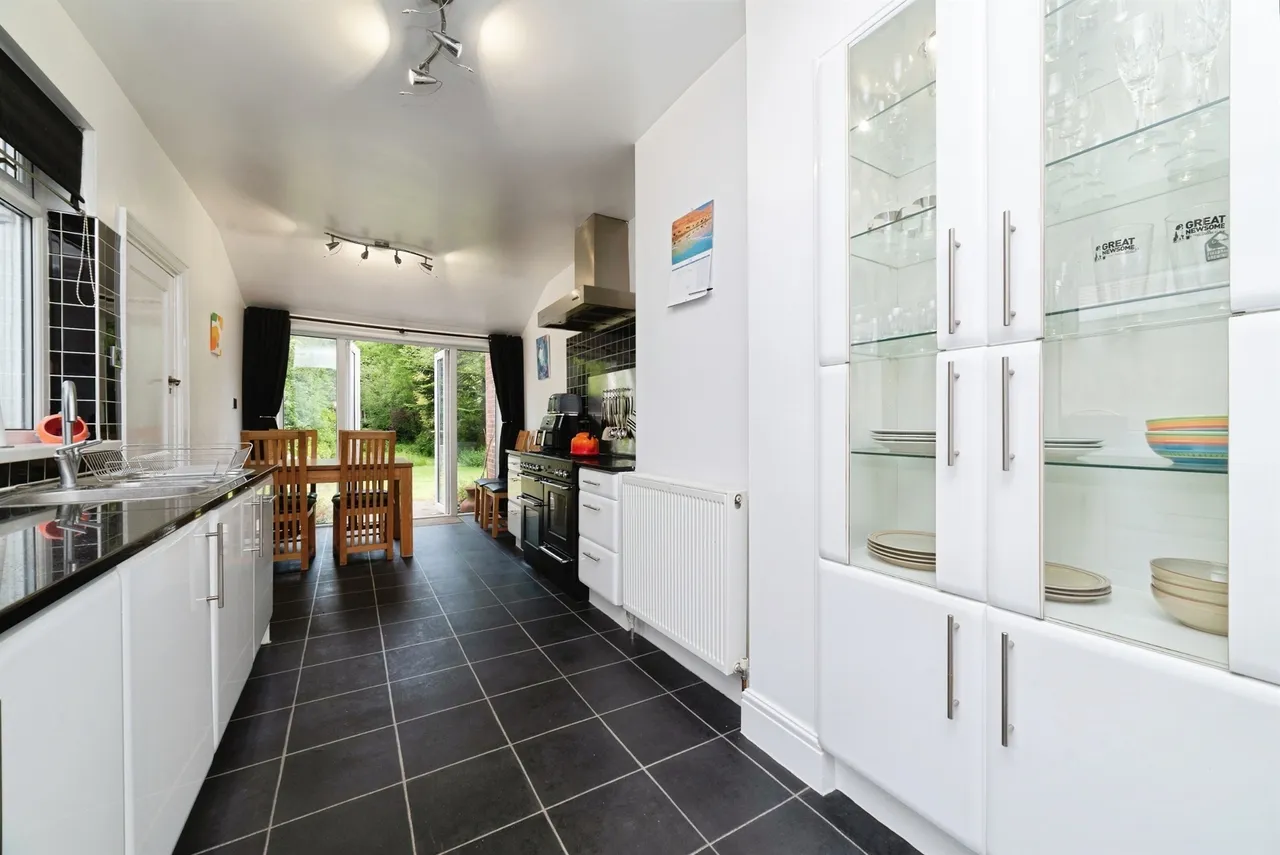 West End Road, COTTINGHAM, photo 8