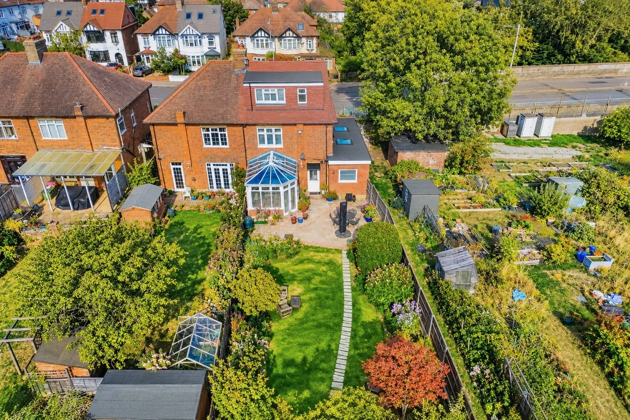 Broadmead Road, Woodford Green, IG8, photo 49