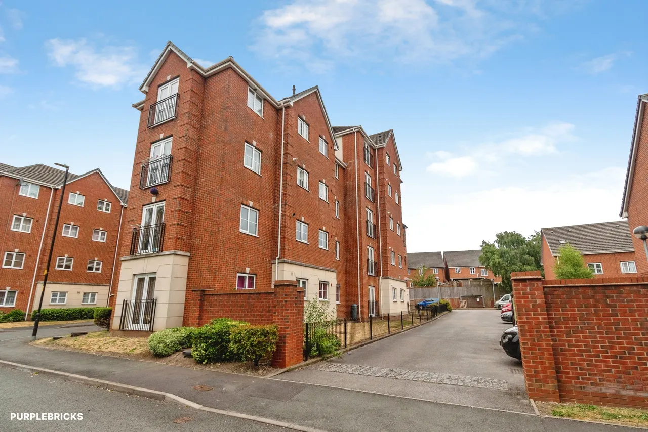 2 bed flat for sale, Woodcutter Close, Walsall, WS1