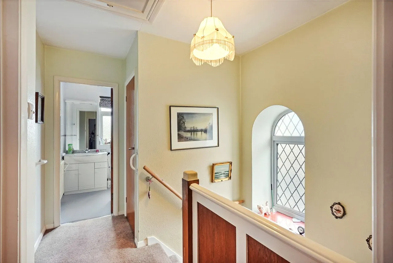Chestnut Avenue, Hampton, TW12 2NY, photo 16