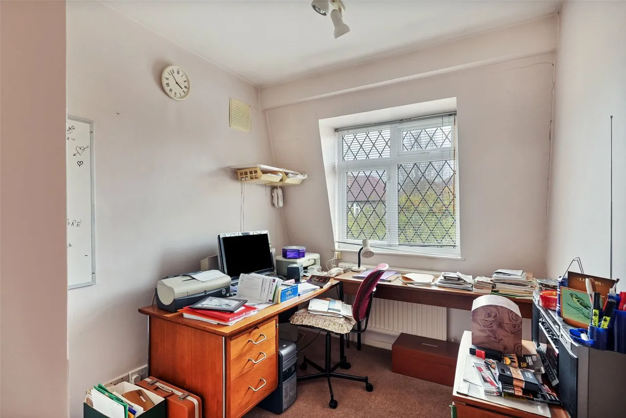 Chestnut Avenue, Hampton, TW12 2NY, photo 14