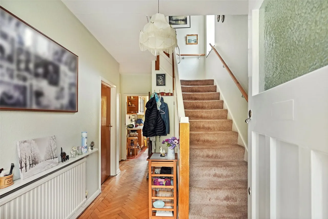 Chestnut Avenue, Hampton, TW12 2NY, photo 4