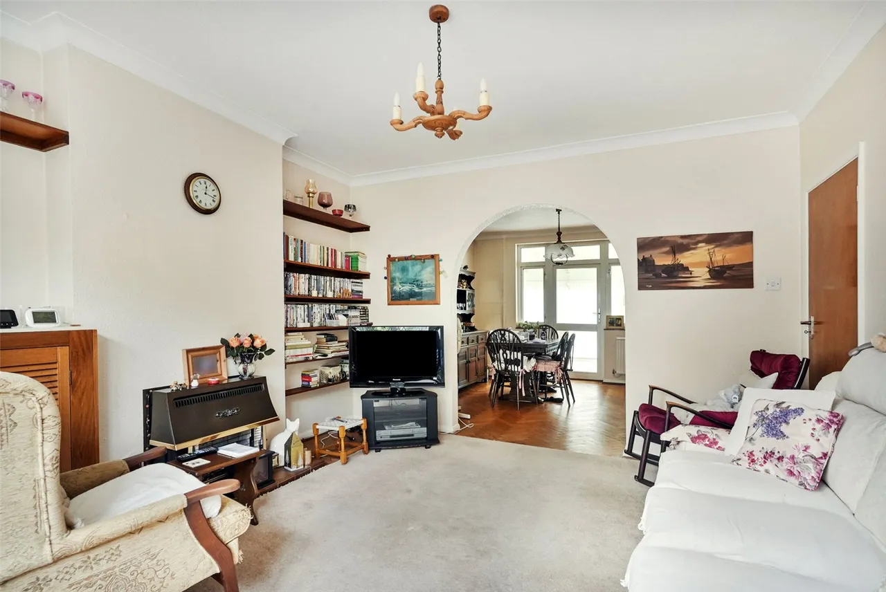 Chestnut Avenue, Hampton, TW12 2NY, photo 6