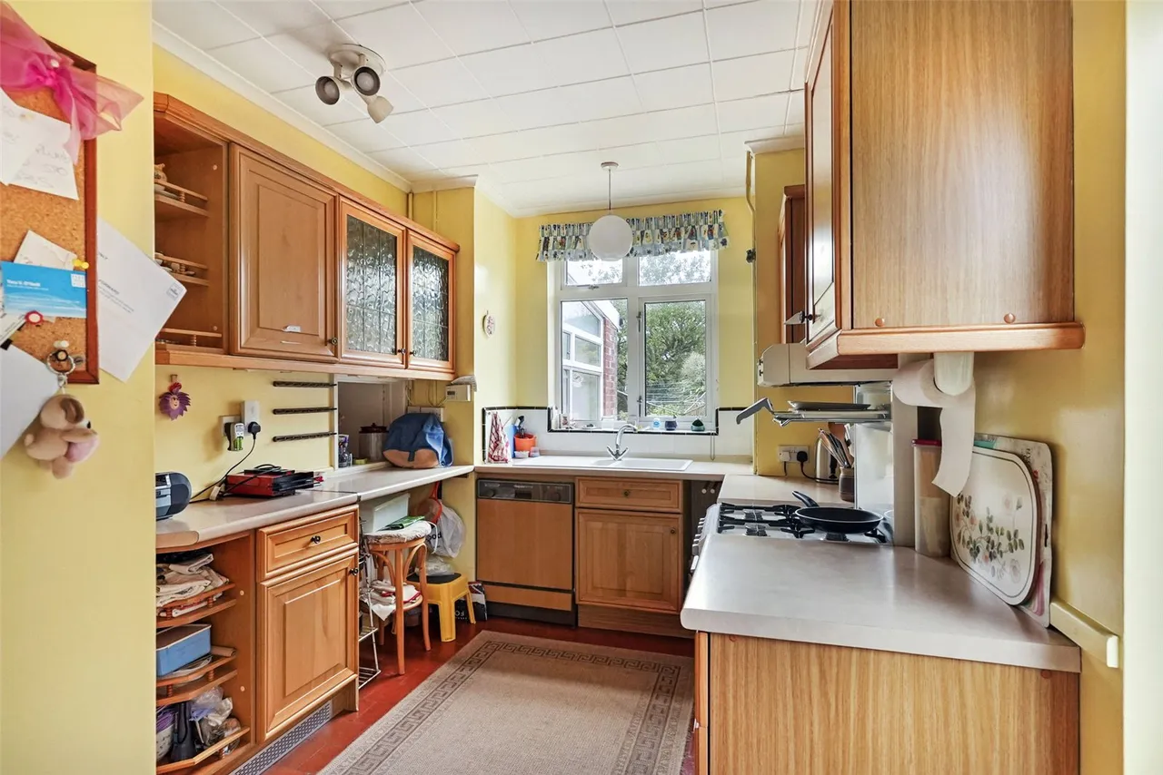 Chestnut Avenue, Hampton, TW12 2NY, photo 11