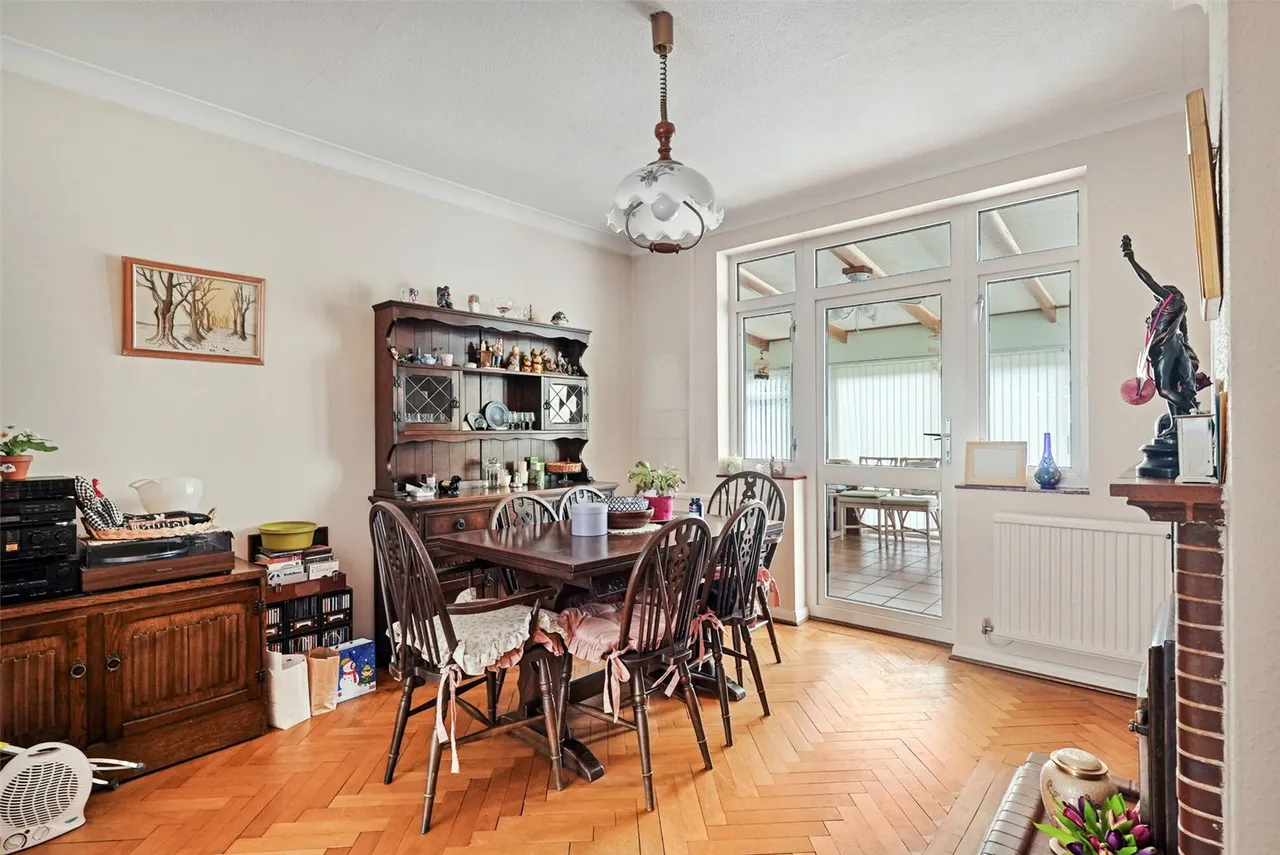Chestnut Avenue, Hampton, TW12 2NY, photo 3