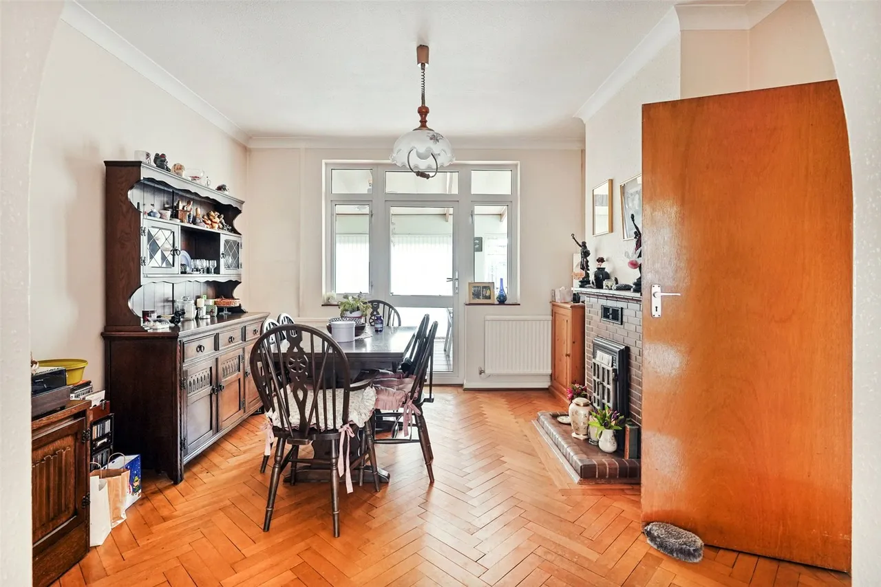 Chestnut Avenue, Hampton, TW12 2NY, photo 10