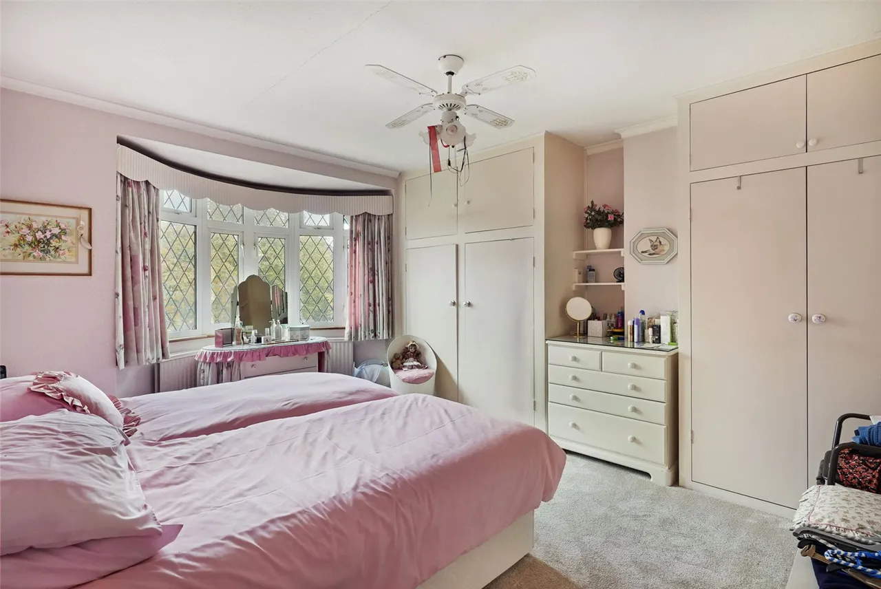 Chestnut Avenue, Hampton, TW12 2NY, photo 18