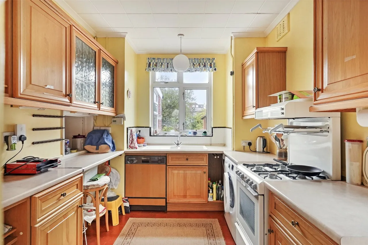 Chestnut Avenue, Hampton, TW12 2NY, photo 12