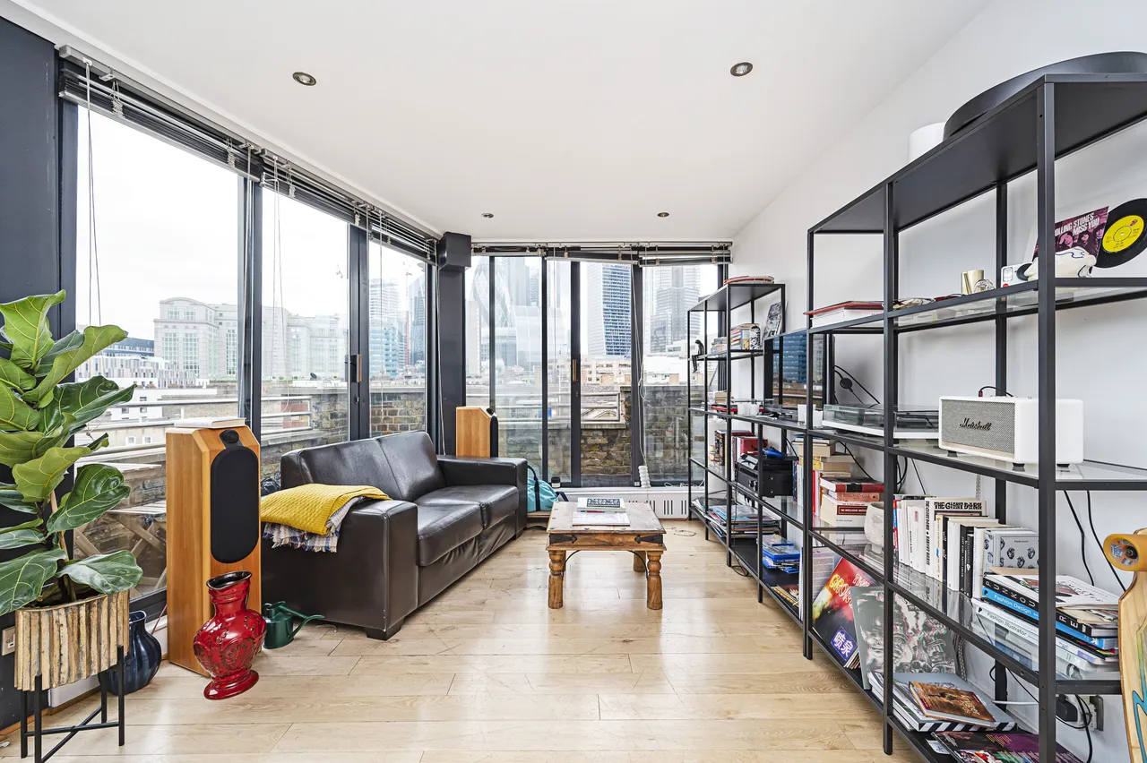 1 bed flat to rent — 10 Saxon House, 1 Thrawl Street, London