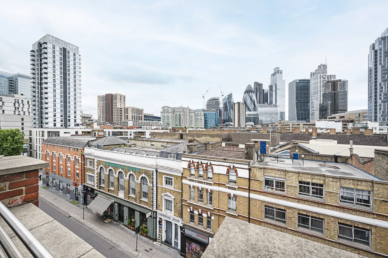 10 Saxon House, 1 Thrawl Street, London, photo 8