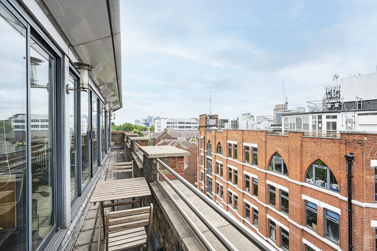 10 Saxon House, 1 Thrawl Street, London, photo 10