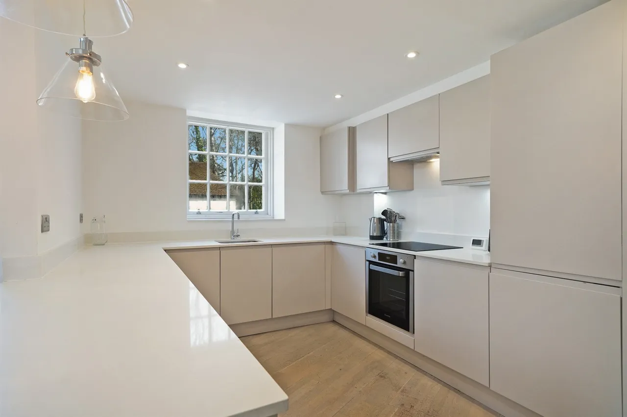Station Approach, Tadworth, photo 10