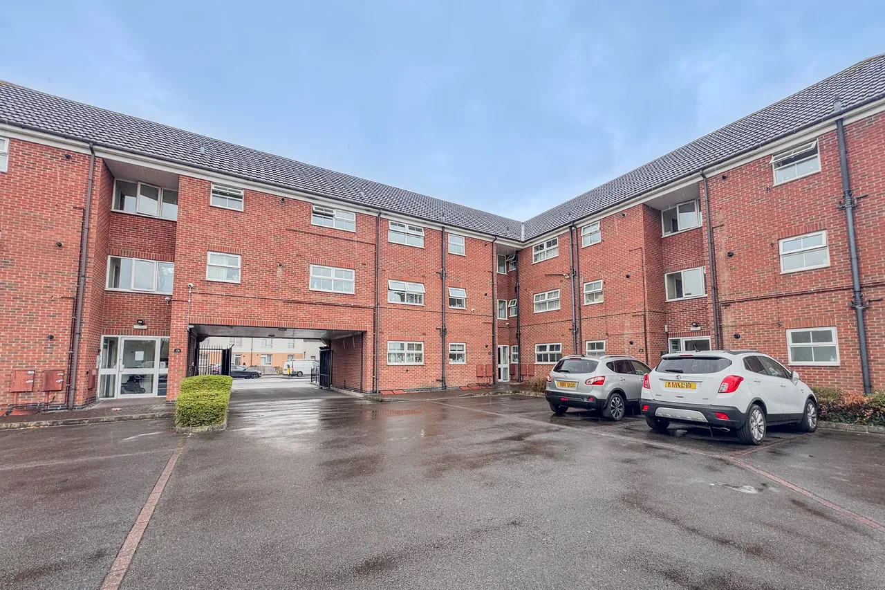 1 bed flat for sale — Flat 5, 216 Victoria Road East, Leicester, LE5 0LF