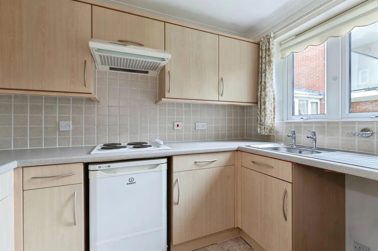 Ringwood Road, Ferndown, photo 7