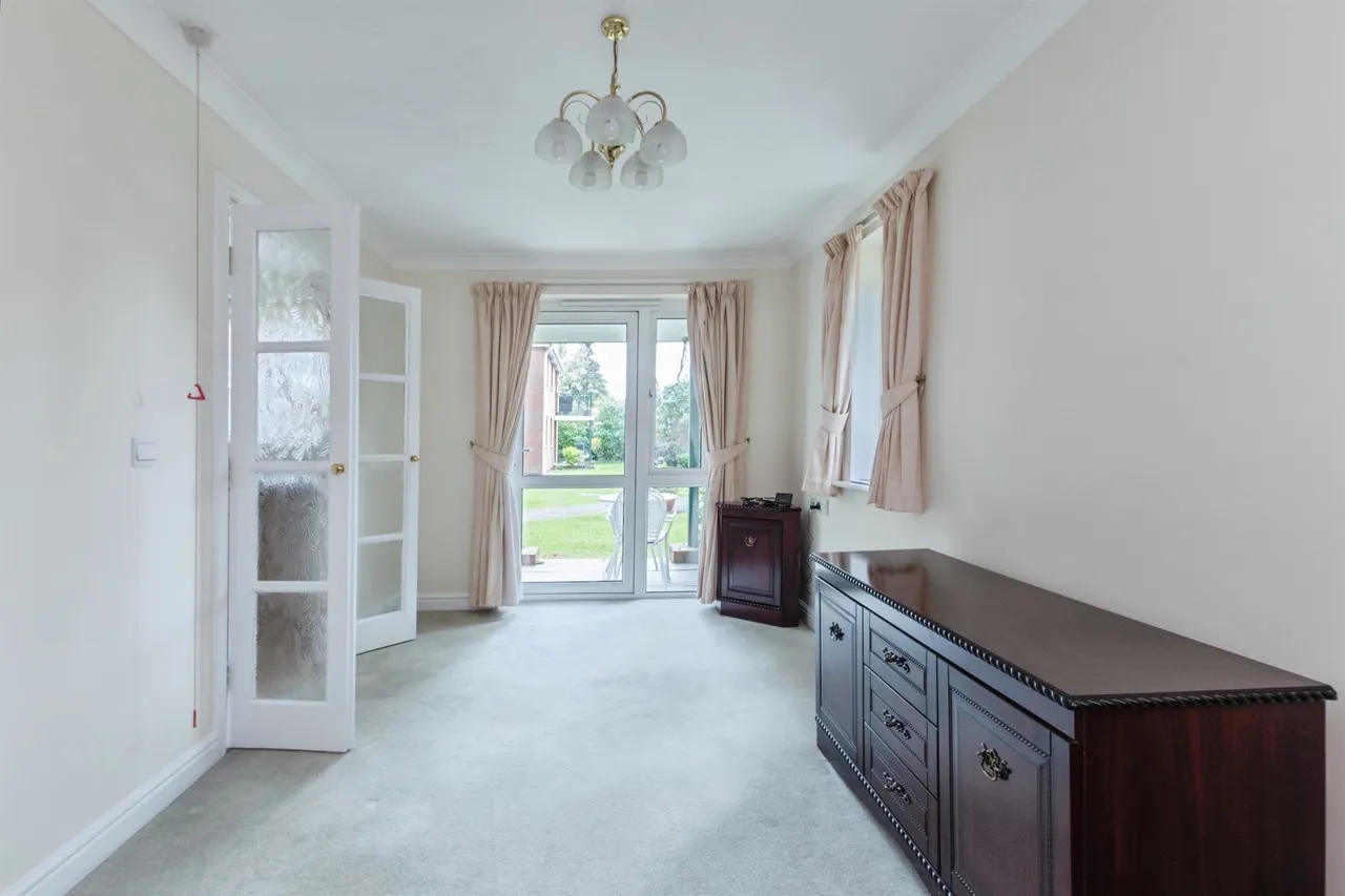Ringwood Road, Ferndown, photo 6