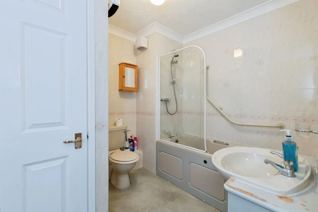 Ringwood Road, Ferndown, photo 10