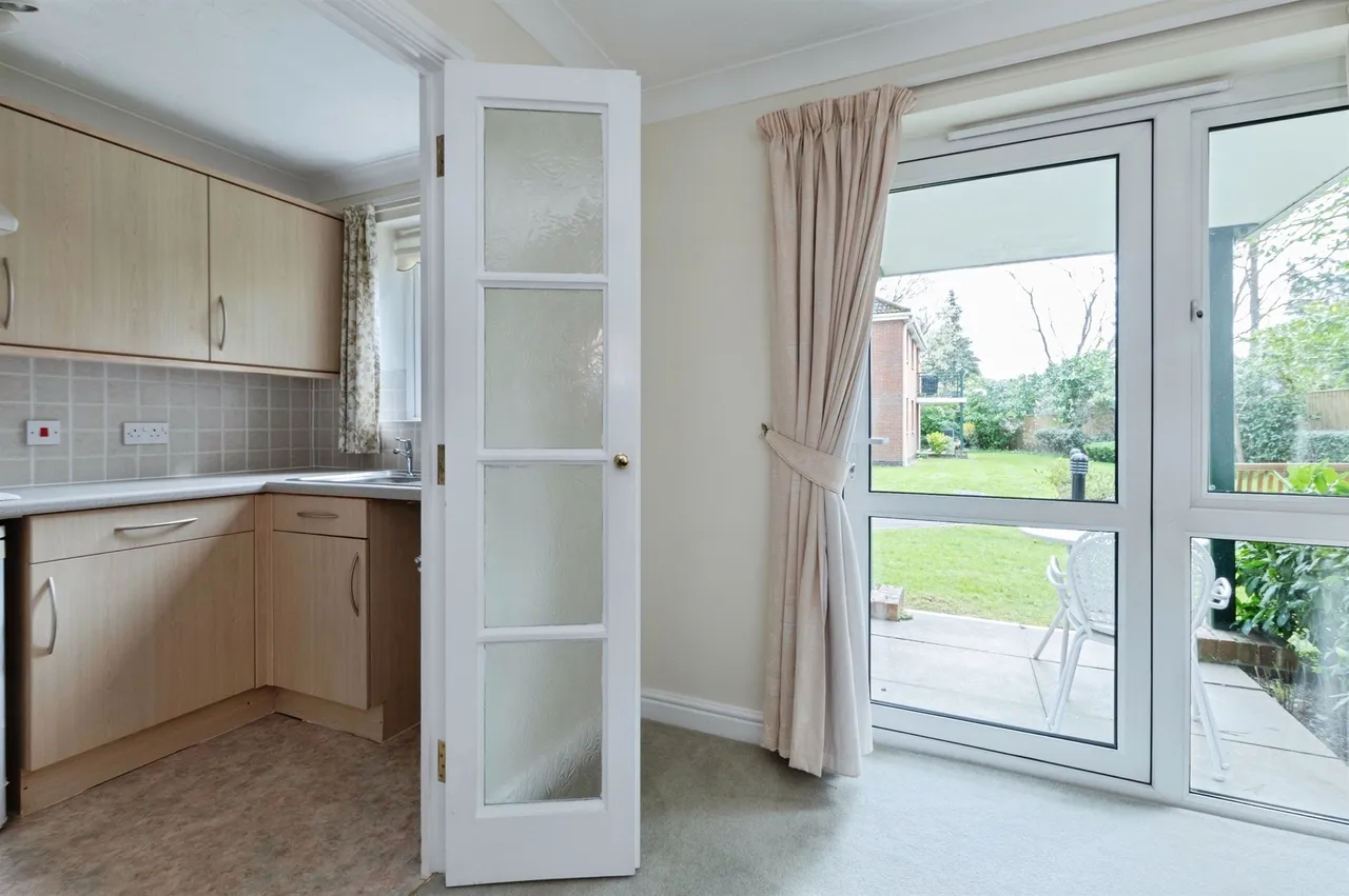 Ringwood Road, Ferndown, photo 5