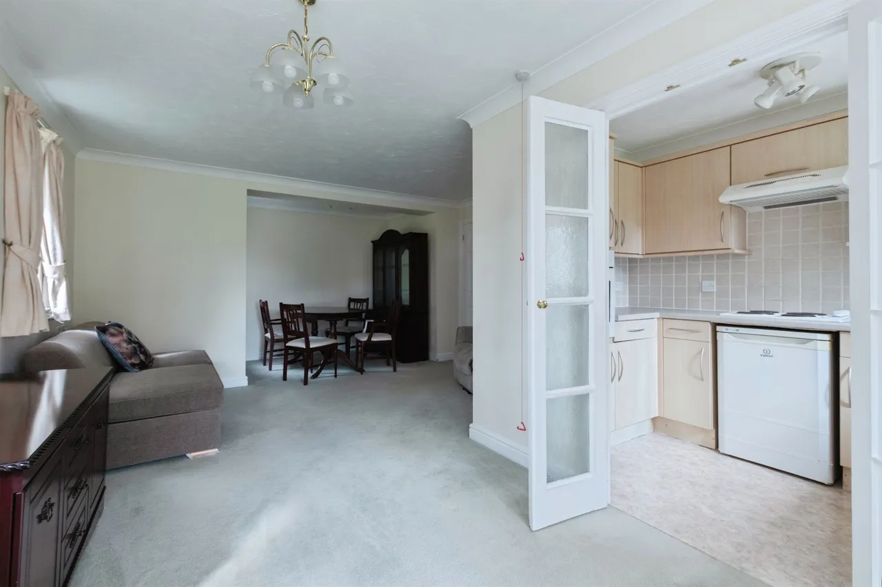 Ringwood Road, Ferndown, photo 11