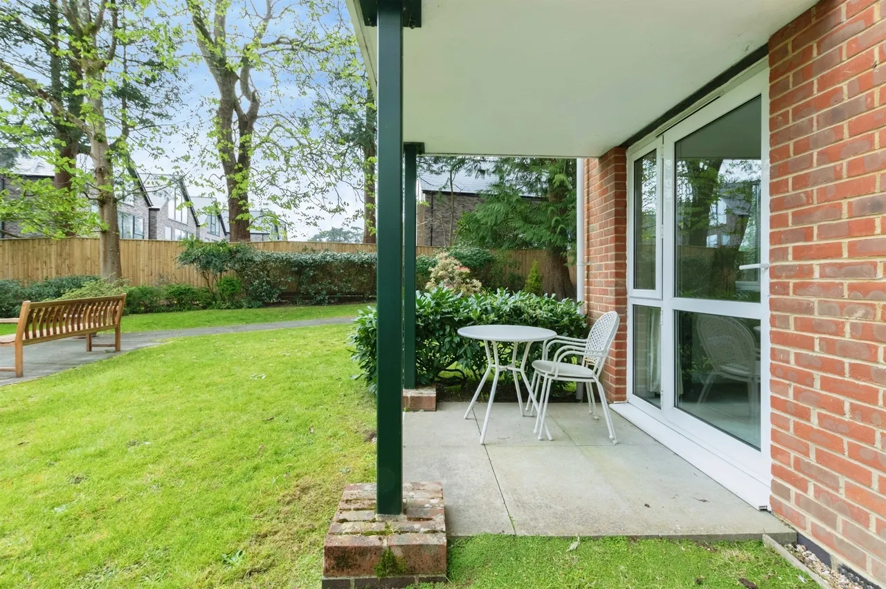 1 bed flat for sale — Ringwood Road, Ferndown