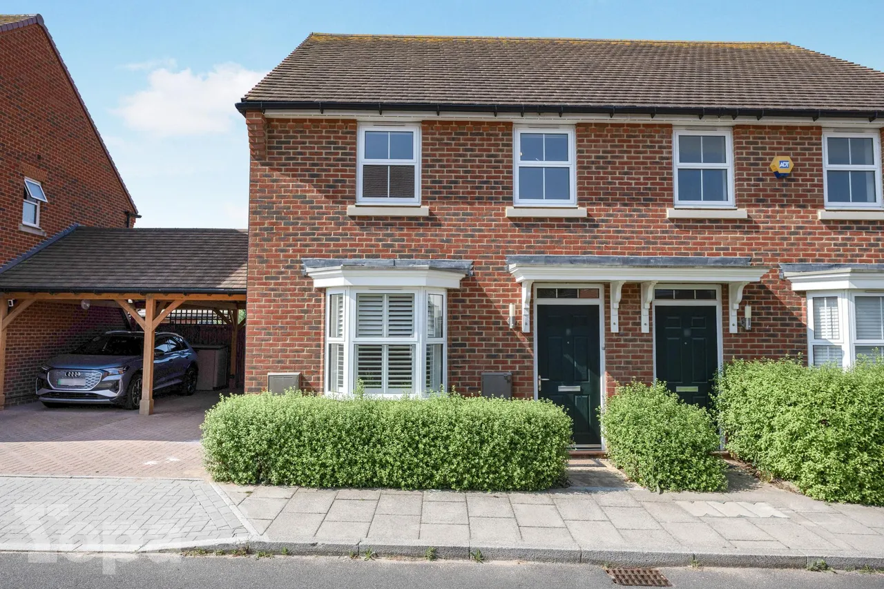 3 bed house for sale, Freeman Close, Swanscombe, DA10