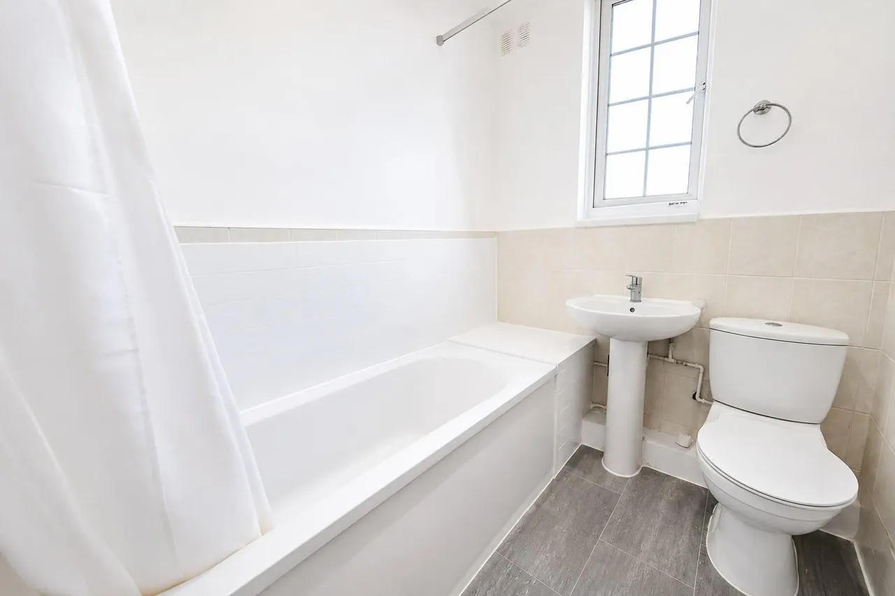 Oakleigh Road North, London N20 0TX, photo 4