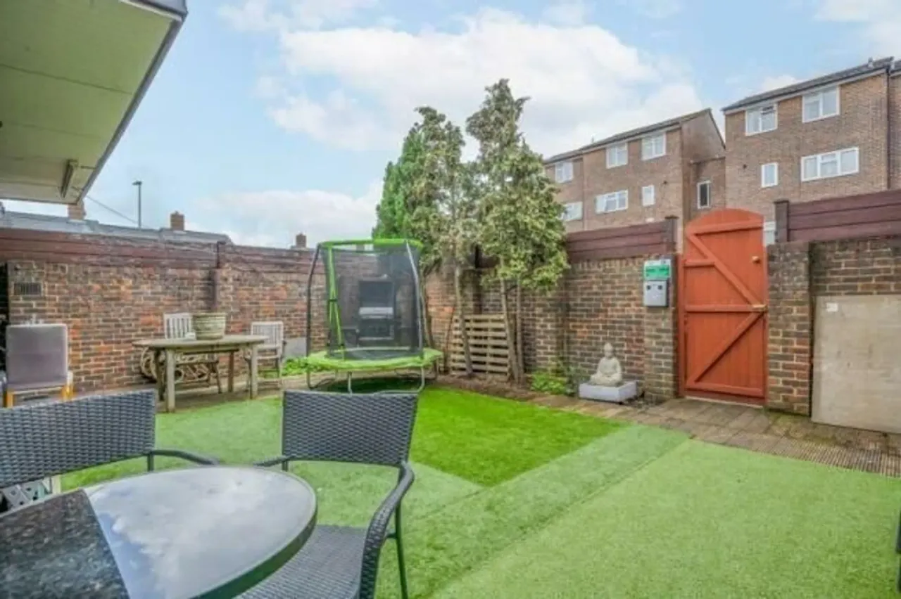 Ambleside Avenue, Walton-on-thames, K..., photo 9
