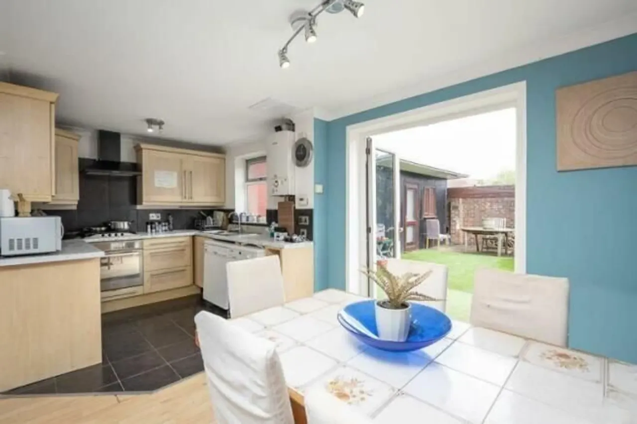 Ambleside Avenue, Walton-on-thames, K..., photo 3