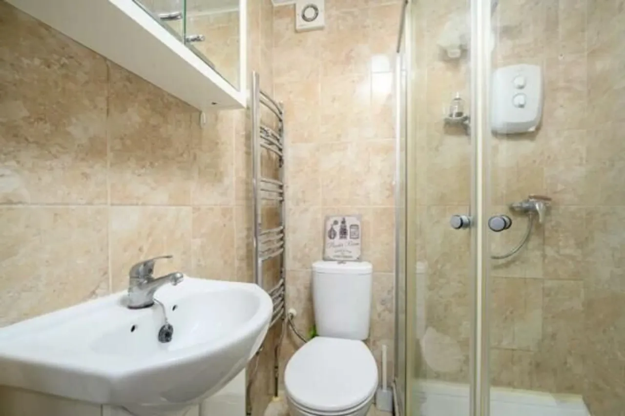 Ambleside Avenue, Walton-on-thames, K..., photo 8