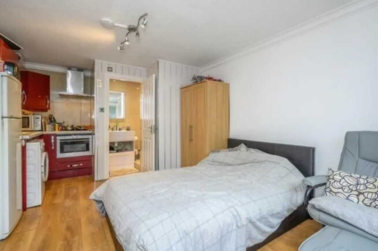 Ambleside Avenue, Walton-on-thames, K..., photo 5