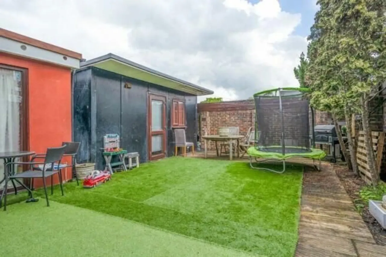 Ambleside Avenue, Walton-on-thames, K..., photo 10