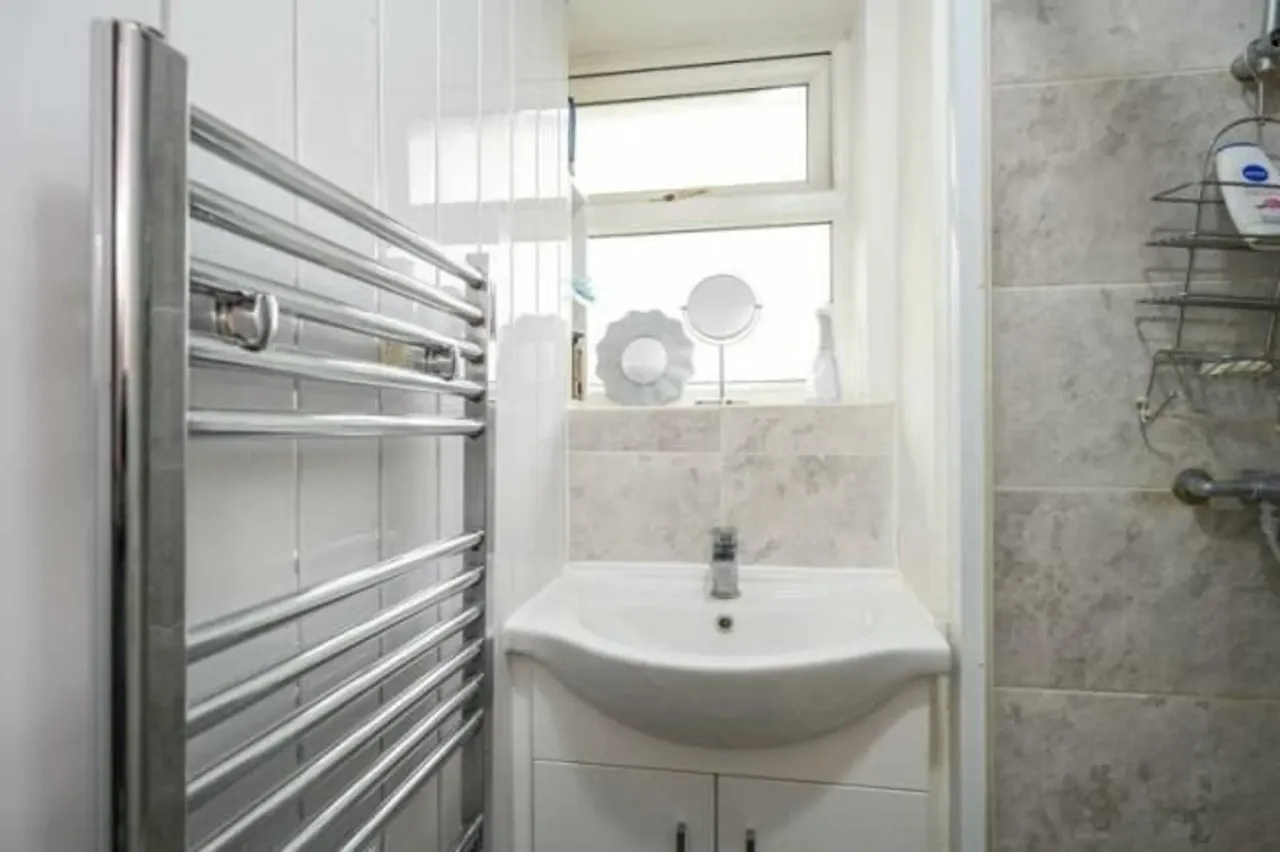 Ambleside Avenue, Walton-on-thames, K..., photo 7