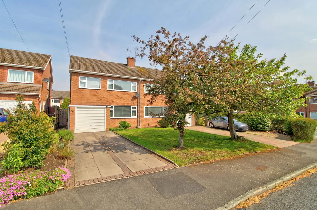 3 bed house for sale, Birmingham Road, Kidderminster, DY10