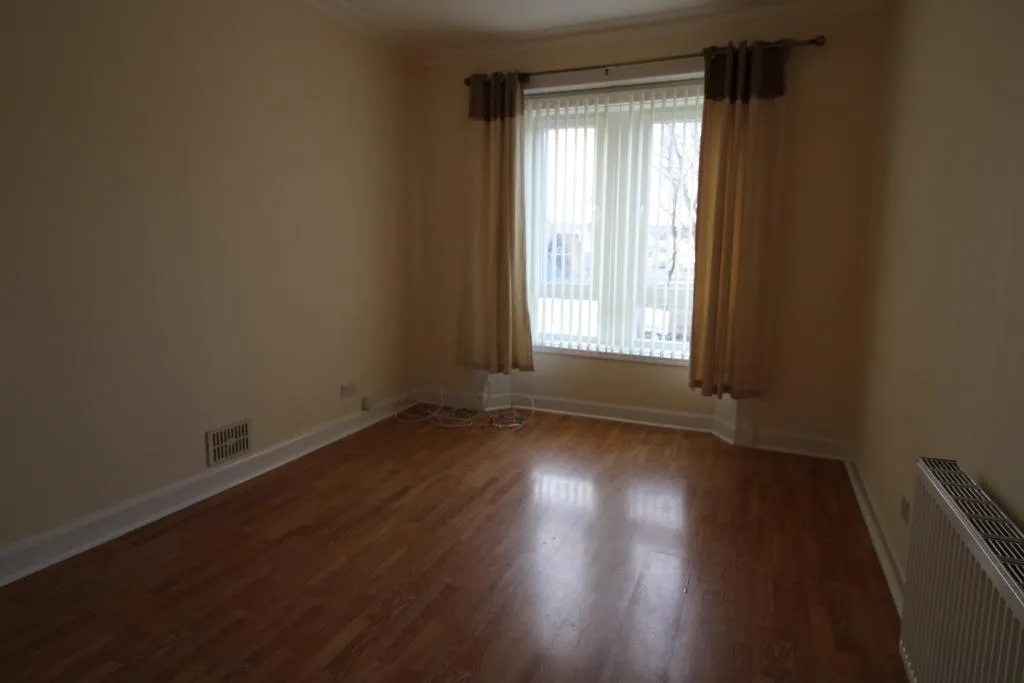 Main Street, Bainsford, FK2, photo 3