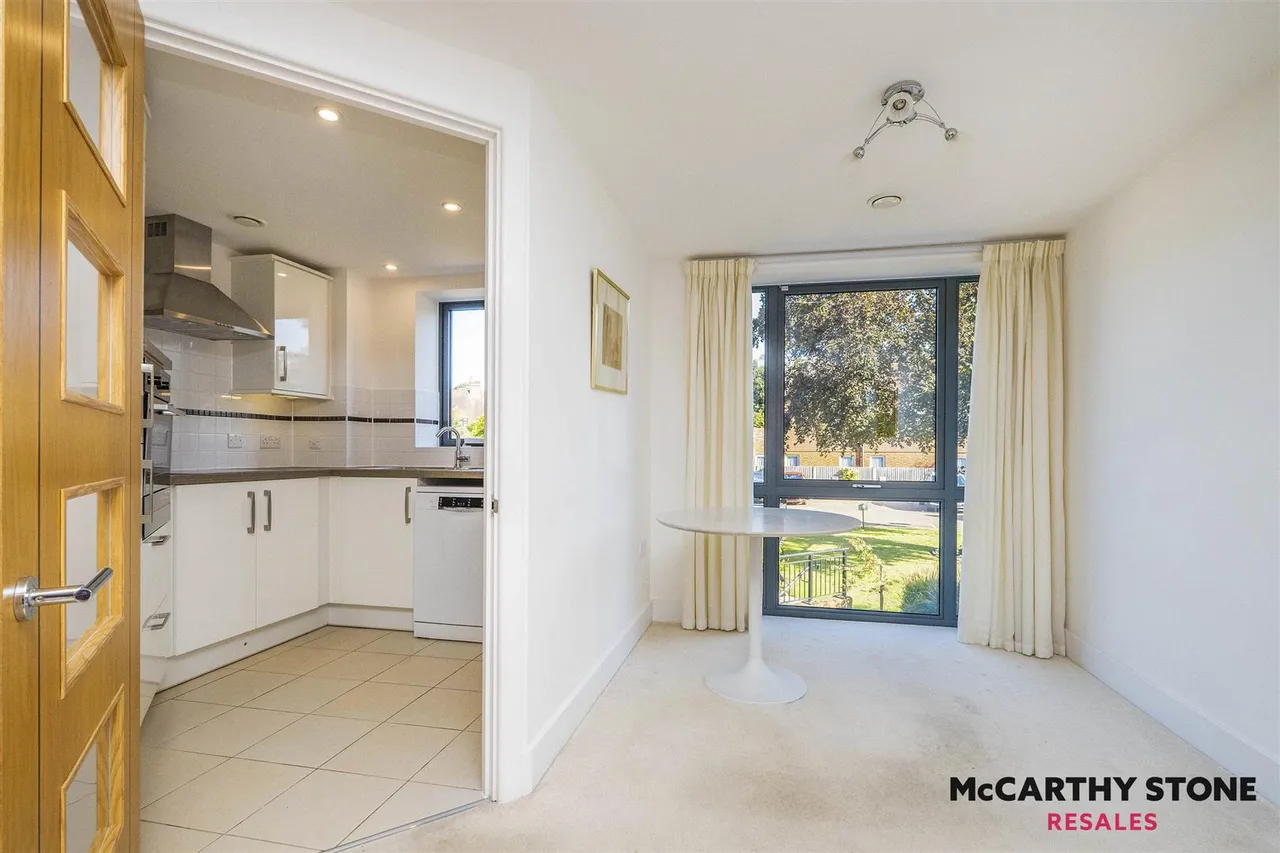St. Margarets Way, Midhurst, GU29, photo 4