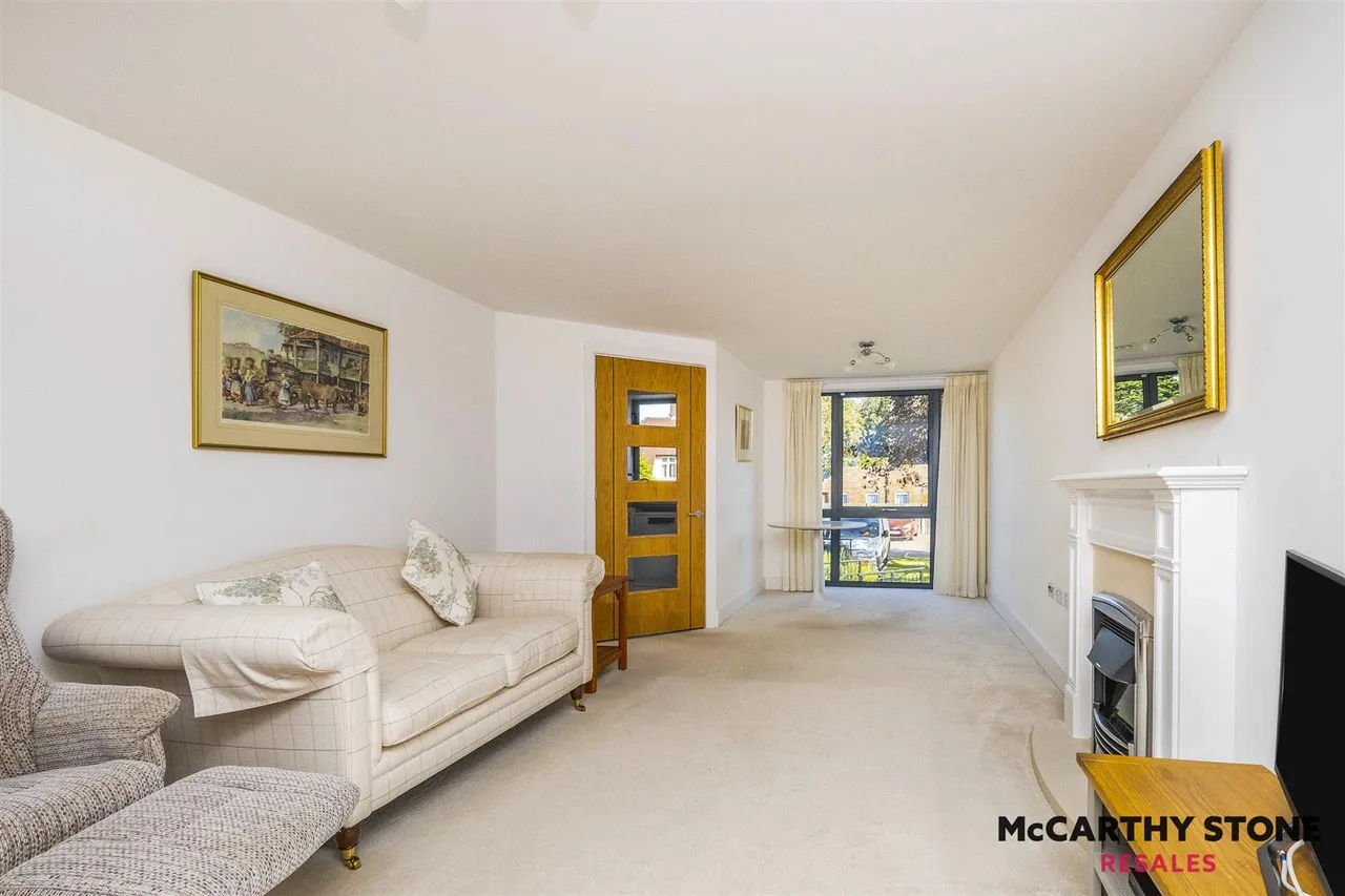 St. Margarets Way, Midhurst, GU29, photo 2