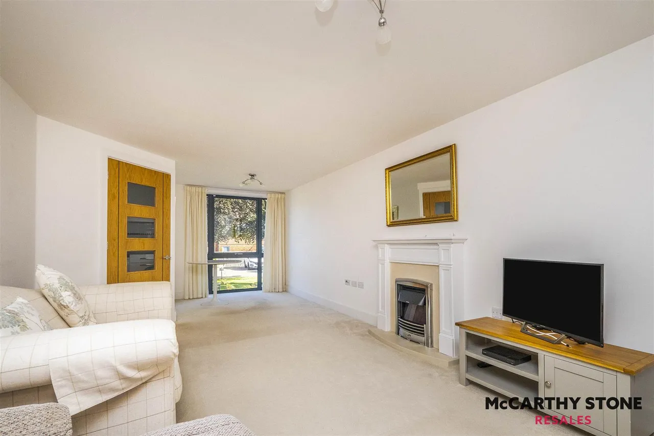 St. Margarets Way, Midhurst, GU29, photo 5