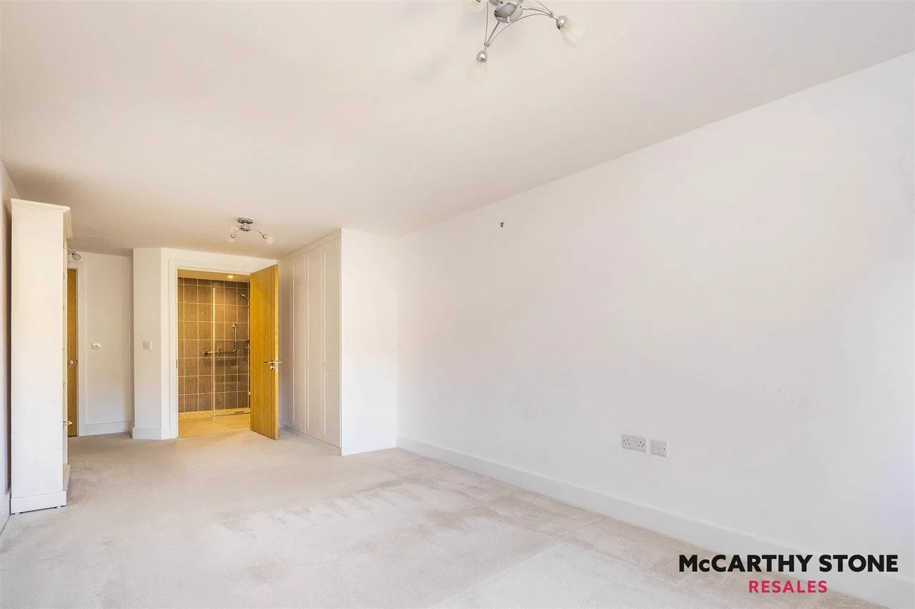 St. Margarets Way, Midhurst, GU29, photo 11