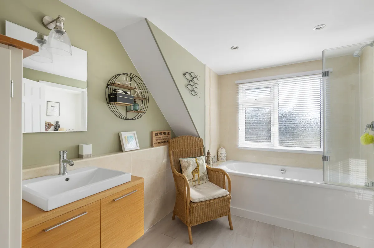 Bramwell Close, Sunbury-on-thames, TW16, photo 8