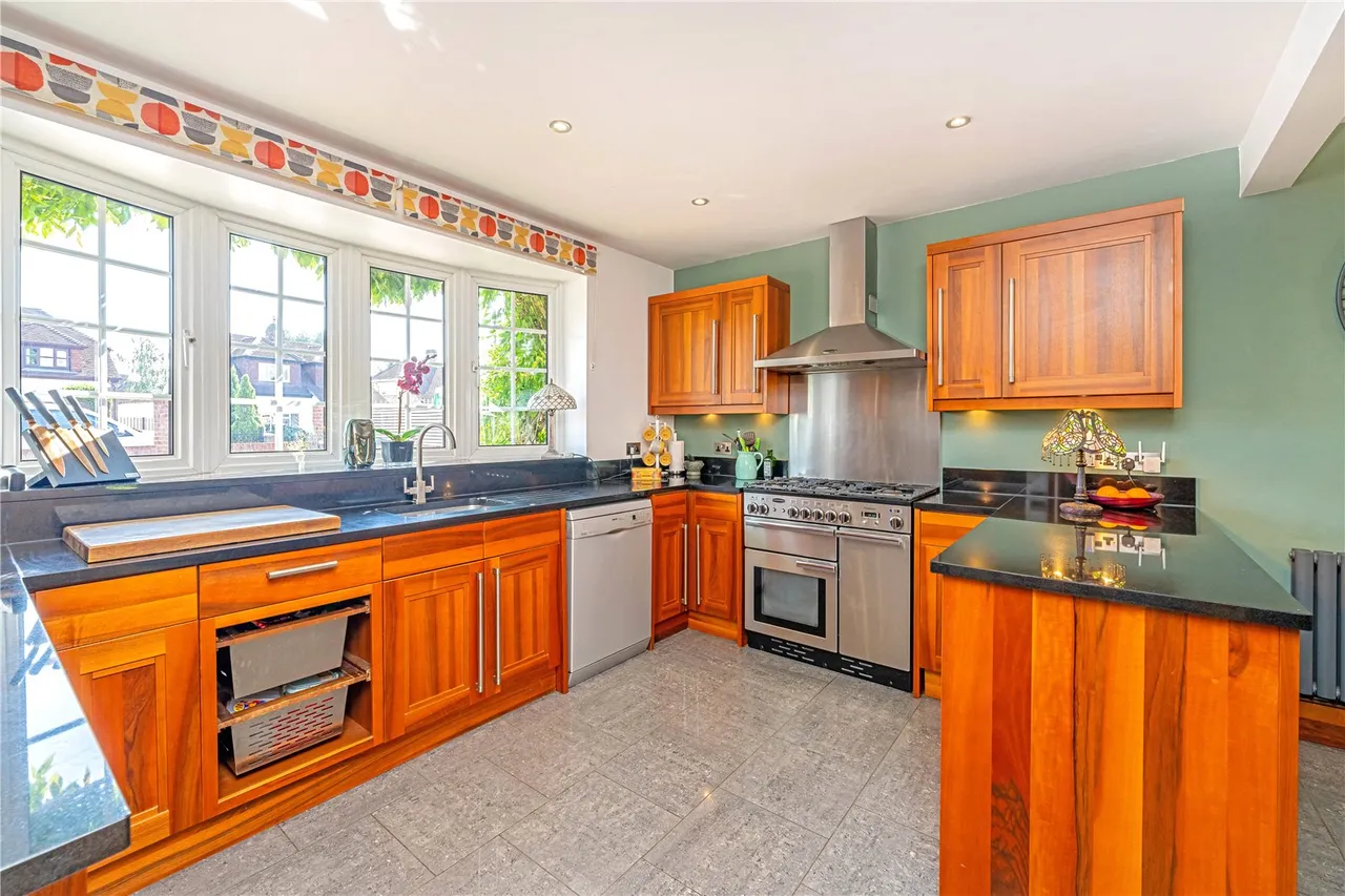 Manor Lane, Sunbury, TW16 6JE, photo 4