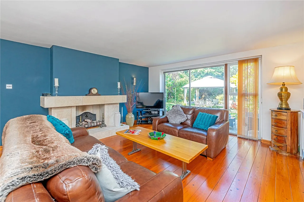 Manor Lane, Sunbury, TW16 6JE, photo 2