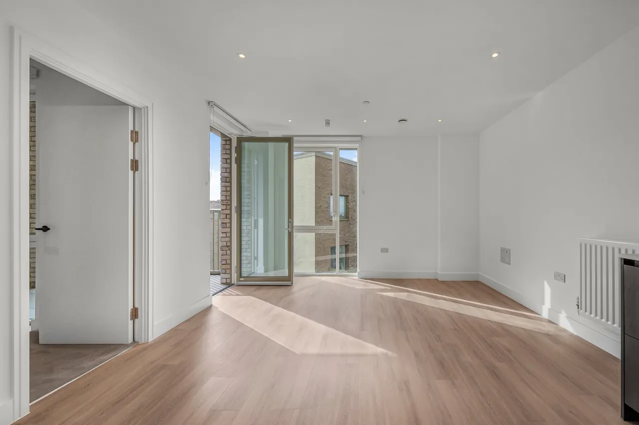 1 bed flat to rent, Everdene Path, London, W3