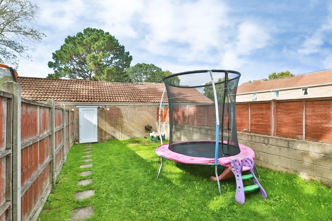 Bovington Close, Canford Heath, BH17, photo 3