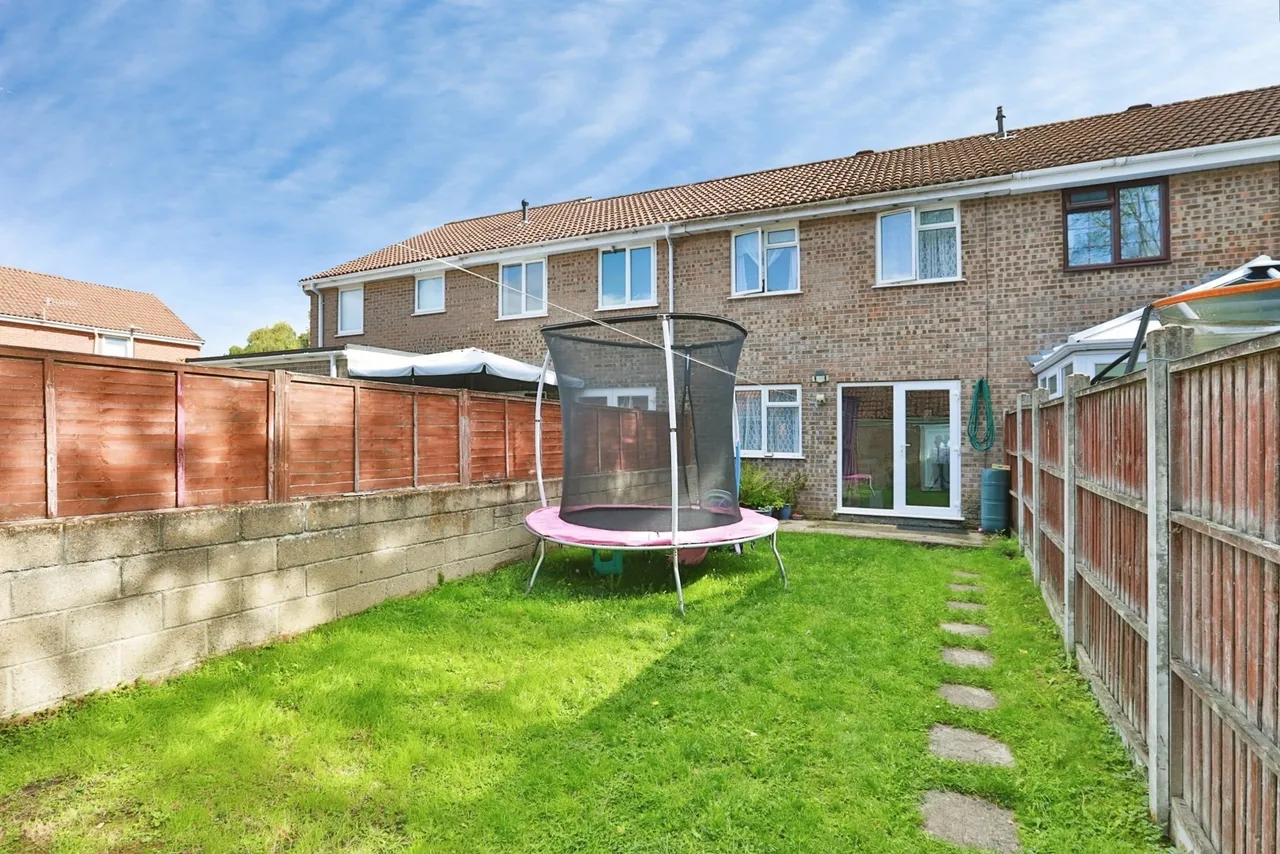 Bovington Close, Canford Heath, BH17, photo 2