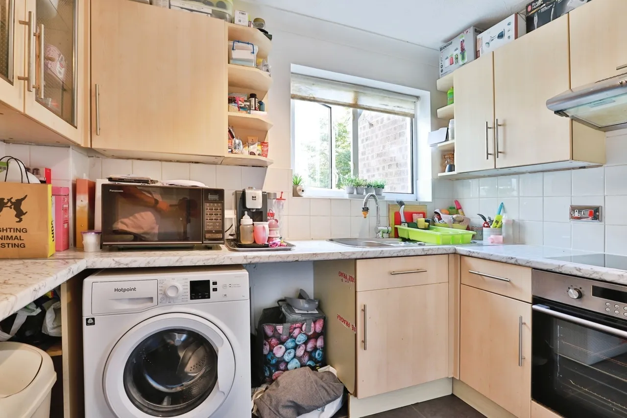 Bovington Close, Canford Heath, BH17, photo 4