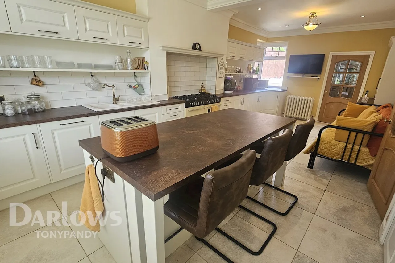 Penrhiwfer Road, Tonypandy, CF40, photo 14